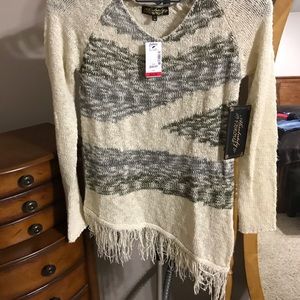 Women’s new sweater cream and green